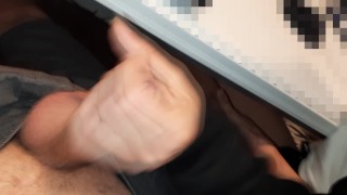 Sega in università da una studentessa fino all’ingoio mentre fanno lezione