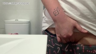 so horny I had to masturbate in my friends toilet in my pijamas