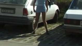 teen peeing behind the cars