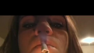 amateur girl smokeing pov