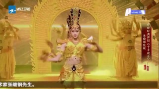 Amazing！关晓彤惊艳献舞 致敬春晚经典《千手观音》