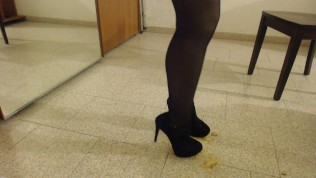 crush food with heels