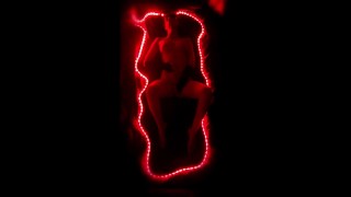 Неоновый Демон