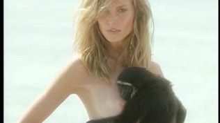 Hedi Klum- Nipple Slip