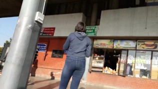 INDIAN GIRL IN TIGHT JEANS ASS BUTT