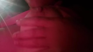 Me masturbo mientras hablo por WhatsApp