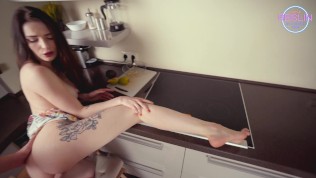 Neighbor couldn’t stand it and fed me cum – Amateur Teen Facial Reislin