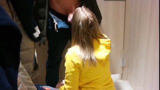 Рискованный минет в примерочной торгового центра. LediOlifffka =)