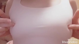 スポーツブラの上から乳首カリカリ