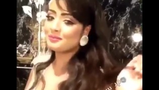 Hot arab kuwaiti girl dancing