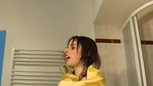 Kinky Peeing After A Hot ShowerI’m a total exhibitionist at heart, and so filming for