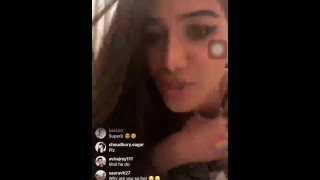Poonam pandey nip slip Instagram live