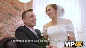 VIP4K. Un uomo ricco paga bene per scopare una giovane ragazza calda il gio