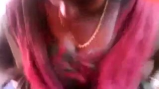 indian KERELA aunty showing boobs