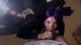 Jeune salope bourrée avale pour la première fois