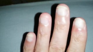 Masturbe you and relax you in watching me to suck my fingers and biting my nails asmr erotic