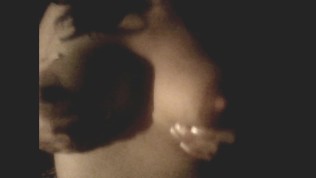 Mi esposa swinger graba su primer experiencia en solitario.