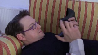 slaves must smell girls feet