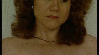 Solo girl talks to Gonzo