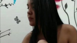 Thick Arab Muslim Masturbates Hard On Webcam