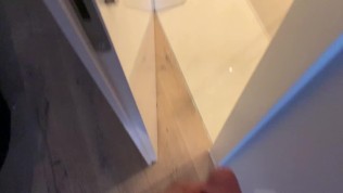 Vater sieht jungem deutschen Babysitter Kim Kalash beim Sex zu und wird beim wichsen erwischt