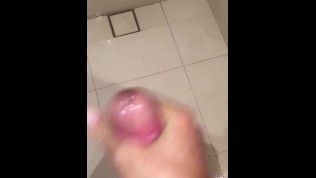 Peeing and cumming 2 sec later