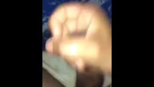 Una gran paja de este hombre a nombre de su novia